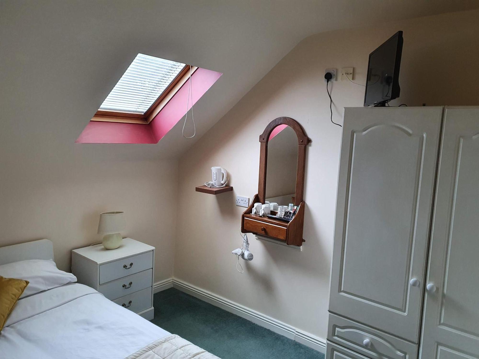 كيلكيني Launard House الغرفة الصورة